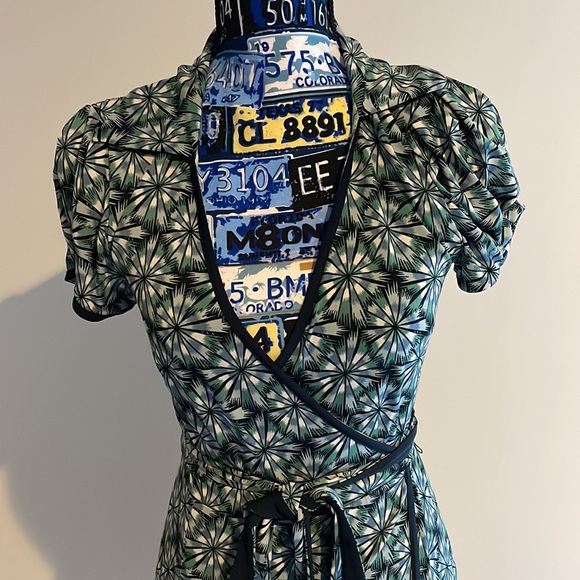 BCBGMaxAzria Green Wrap Dress – Size Small (S) - Picture 3 of 13